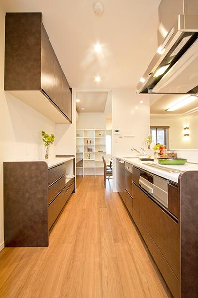 Kitchen. It stuck to the functionality and storage capacity. IH cooking heater, Water filter, Tableware is washing dryer equipped. 