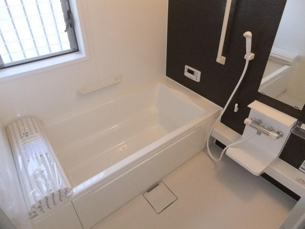 Same specifications photo (bathroom)