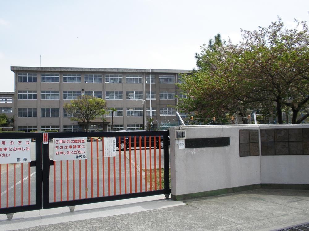 Primary school. Kakogawa City Hiraoka 744m to East Elementary School