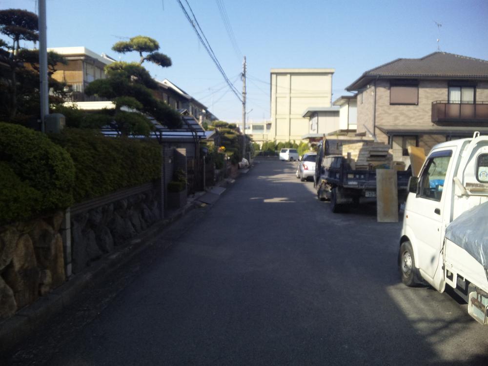 Local photos, including front road. Local (May 2013) realistic shooting Width 6m The built over there KANKI junior high school
