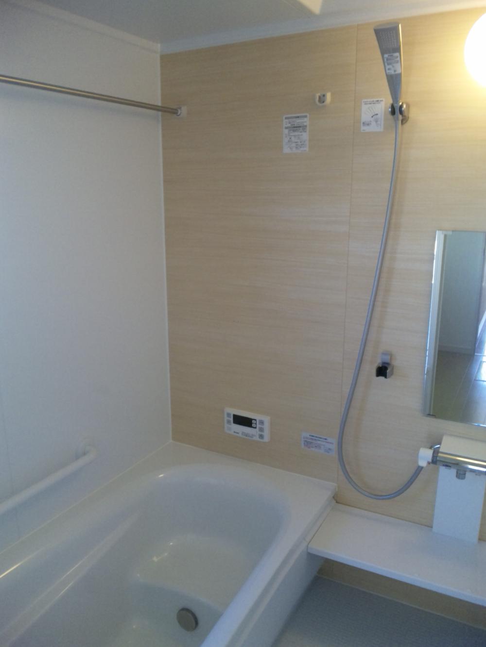 Bathroom. Indoor (September 2013) realistic shooting Spacious 1 tsubo size bathroom with bathroom heating dryer