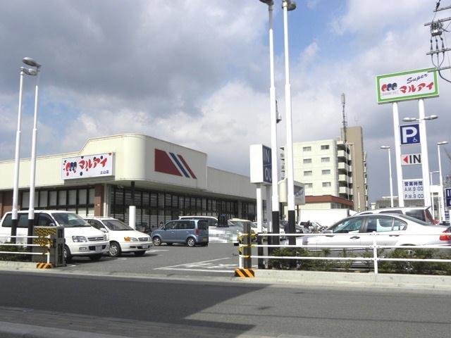 Supermarket. 1100m popular super to Maruay Many assortment Deals seems to be a certain It is always a lot of customers ・  ・  ・