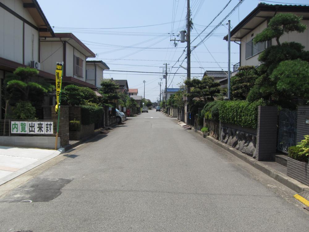 Local photos, including front road. ◆ Front road (August 2013) taken from the north to the south