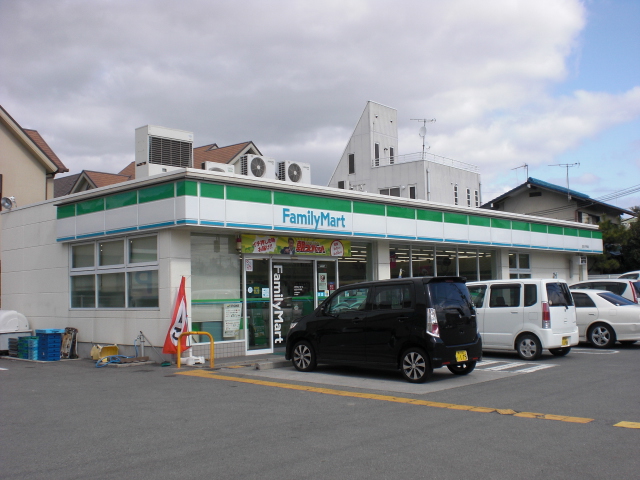 Convenience store. FamilyMart Kakogawa Hiraoka store up (convenience store) 142m