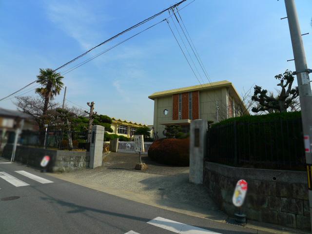 Primary school. Kakogawa City Shikata to elementary school 1181m