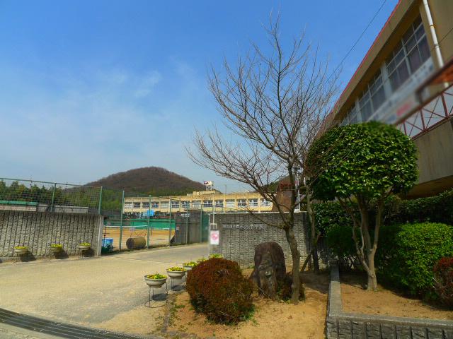 Junior high school. Kakogawa City Shikata until junior high school 1532m