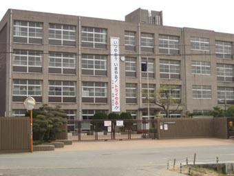 Junior high school. Kakogawa until Municipal Minami Hiraoka Junior High School 930m