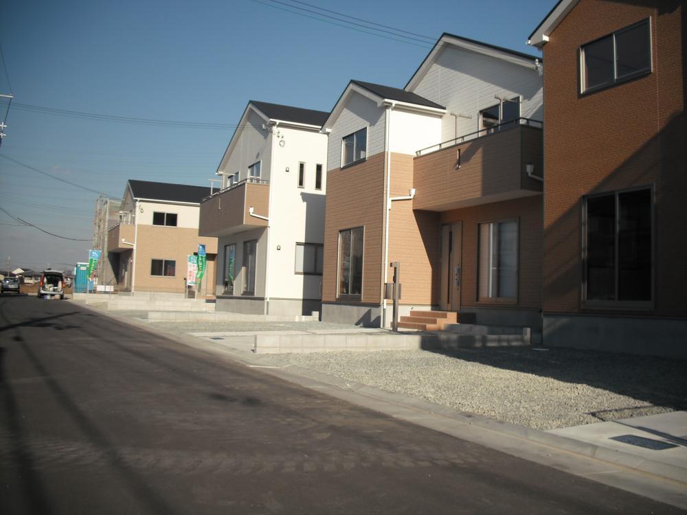 Local appearance photo. Front road spacious 6m! It is per yang really good! Bright house with plenty of sunshine! Parking Lot, Wider garden!