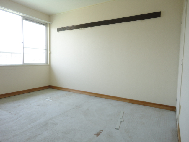 Living and room. Japanese-style room 6 quires! Tatami are not included.