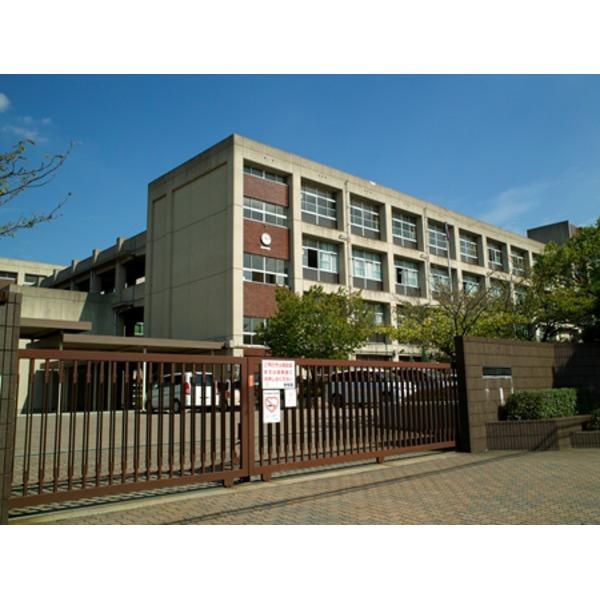 Junior high school. Kakogawa until City Central Junior High School 1070m