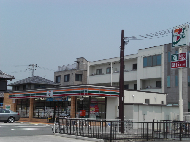 Convenience store. 223m to Seven-Eleven Kakogawa Station Higashiten (convenience store)