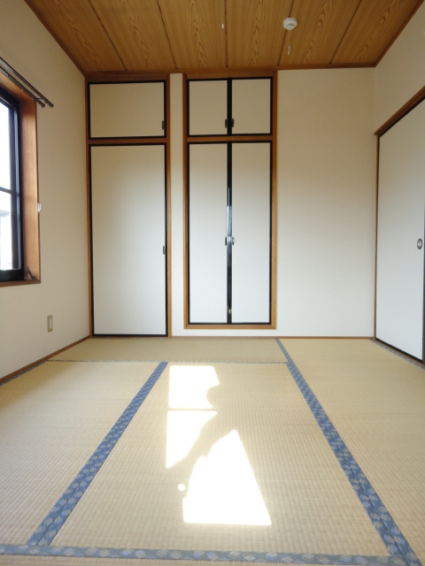 Other room space. Is a Japanese-style room 6 quires ^^