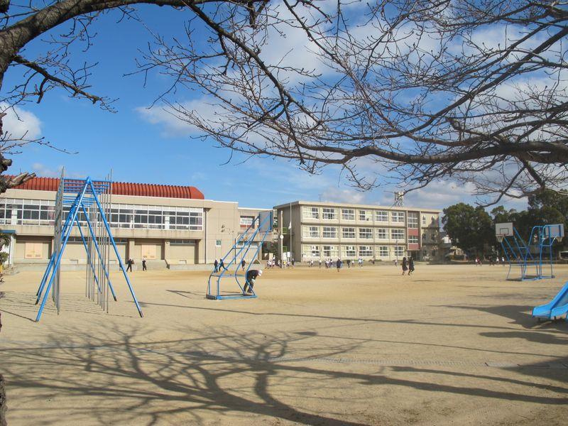 Primary school. Kakogawa 975m up to municipal Noguchi Elementary School