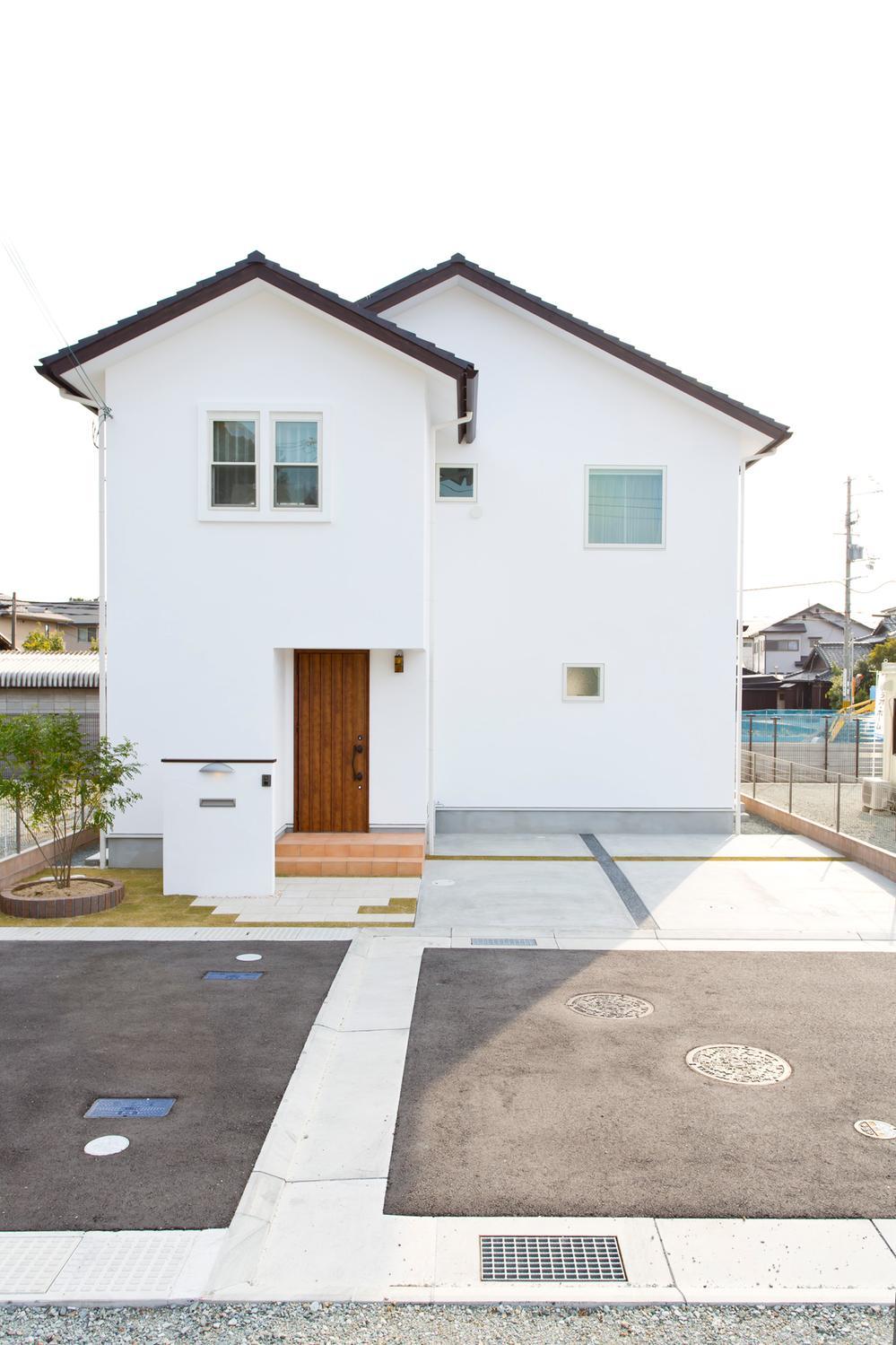 Model house photo. Streets green white and around the Swiss-made plaster "calc-wall" is in harmony has been completed.