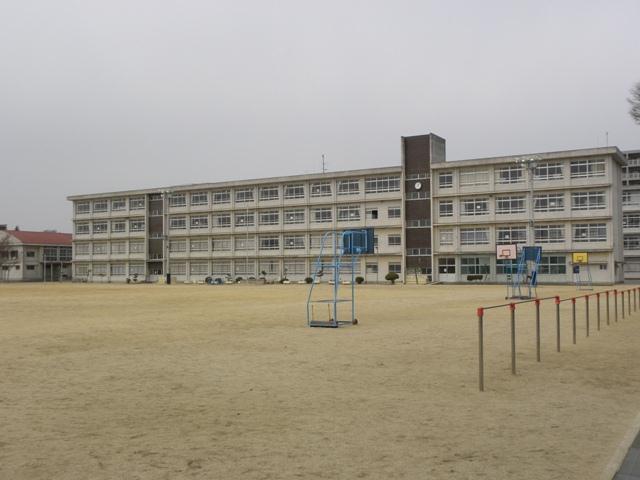 Primary school. Hiraoka to North Elementary School 1500m