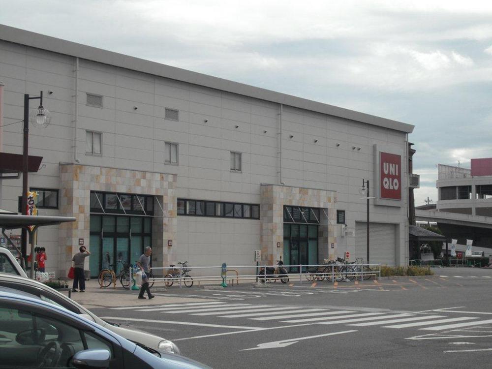 Shopping centre. 1920m to UNIQLO