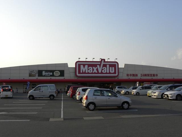 Supermarket. 600m until Maxvalu