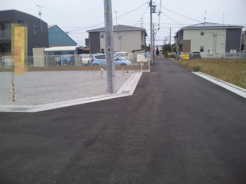 Local photos, including front road. Local (June 2013) Shooting North front road