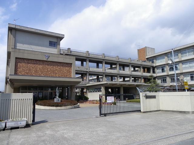 Primary school. Kakogawa until elementary school 400m
