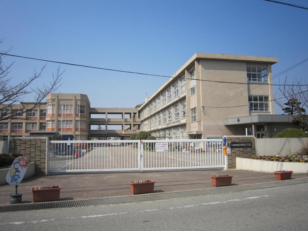 Primary school. Hiraoka up to elementary school 770m