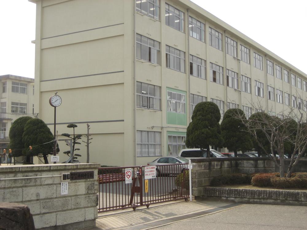 Junior high school. Hiraoka 400m until junior high school