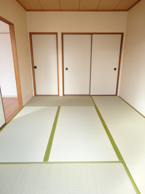 Other room space. Balcony - Japanese-style room 6 quires from ^^