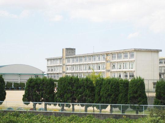 Primary school. Kakogawa Municipal Noguchikita to elementary school 1051m