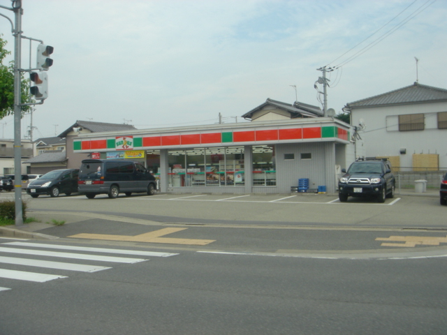 Convenience store. Thanks Kakogawa Onoe store up (convenience store) 774m