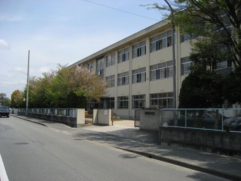 Primary school. Hatosato until elementary school 1240m
