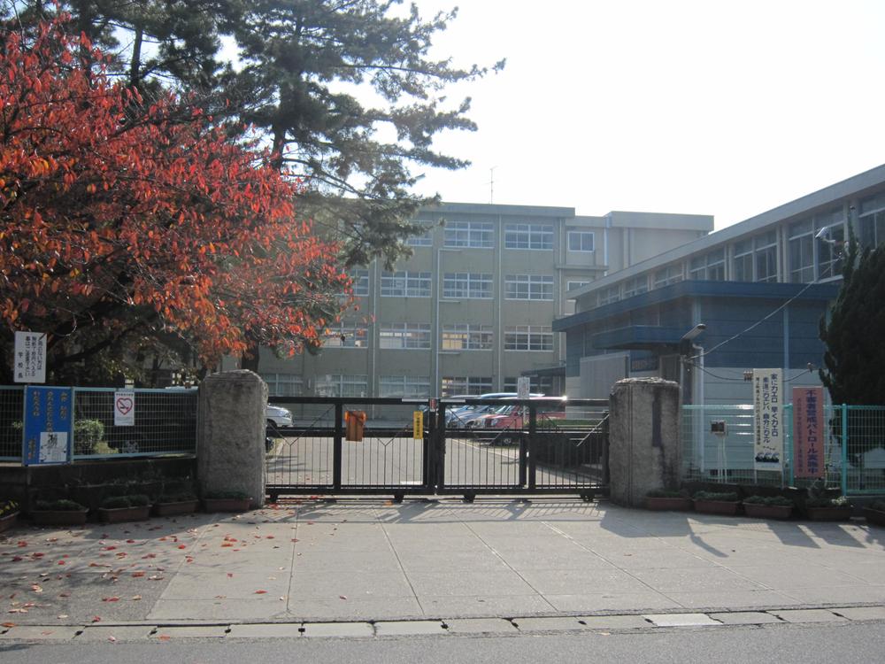 Primary school. Hamanomiya until elementary school 890m