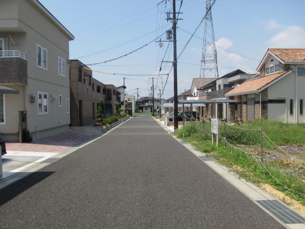 Local photos, including front road.  ◆ South side compartment (C No. land ・ D No. land) front road (August 2013) Shooting