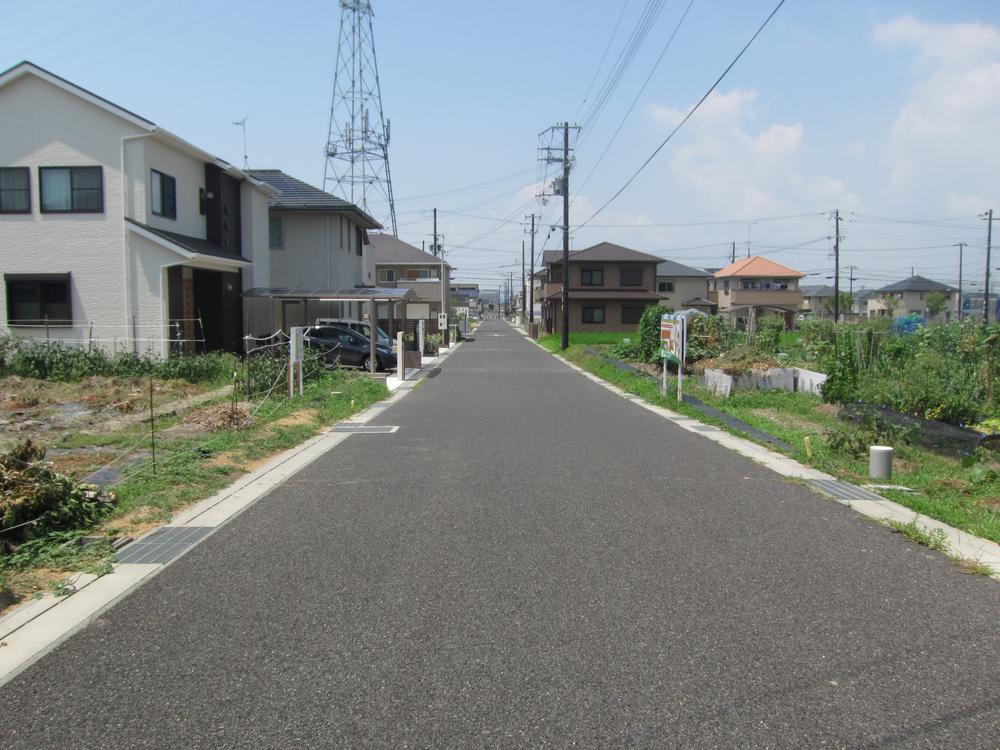 Local photos, including front road.  ◆ South side compartment (A No. land ・ B No. land) front road (August 2013) Shooting