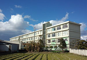 Junior high school. Hiraoka 1279m until junior high school (junior high school)