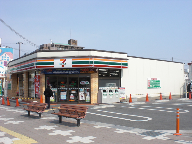 Convenience store. Seven-Eleven Higashi-Kakogawa Station north exit store up (convenience store) 547m