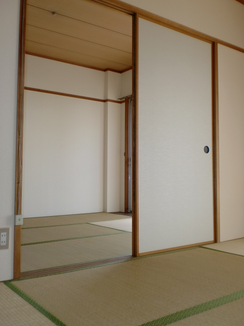 Other room space. 6 Pledge More is a Japanese-style room ^^