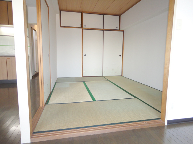 Other room space. Japanese-style room 6 quires ^^