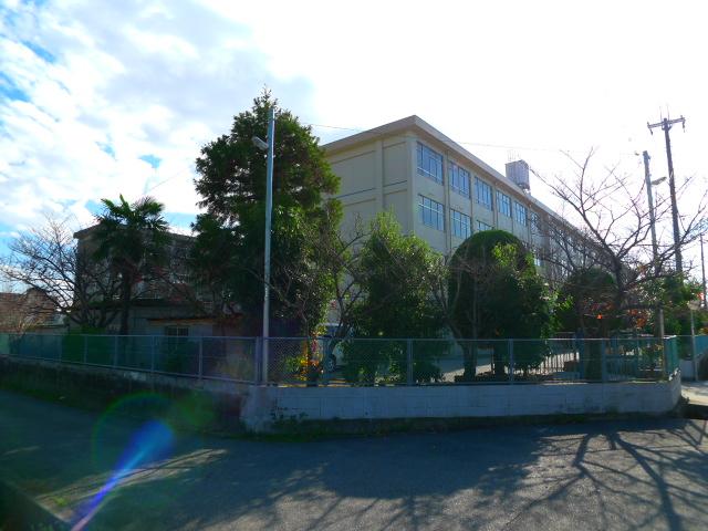 Junior high school. Kakogawa Municipal hommock until junior high school 721m