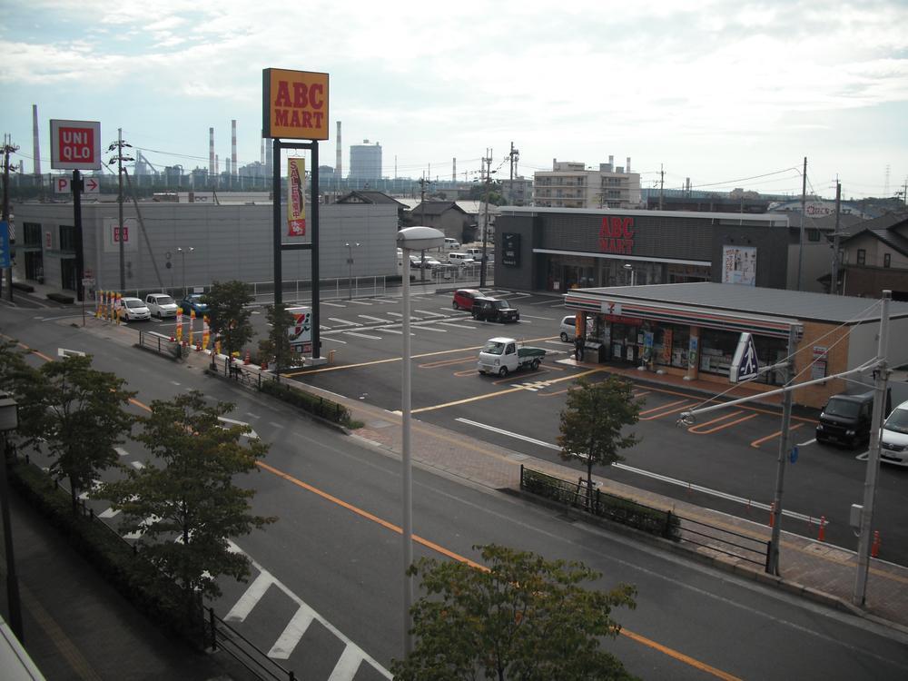 Shopping centre. Yamaden "Beppu" around the station is Ito-Yokado, Home improvement Daiki, ABC Mart, Uniqlo, such as shopping facilities Thank a lot! 
