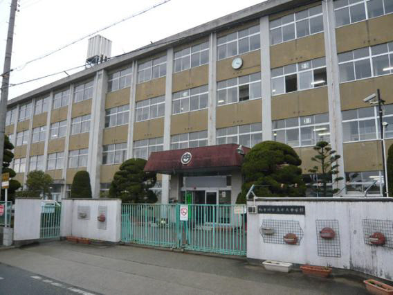 Junior high school. Hommock 2230m until junior high school (junior high school)