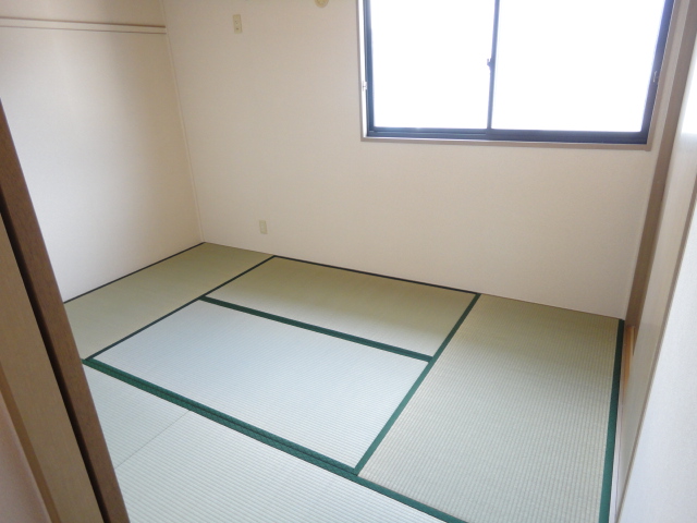 Other room space. Japanese-style room is 6 quires!