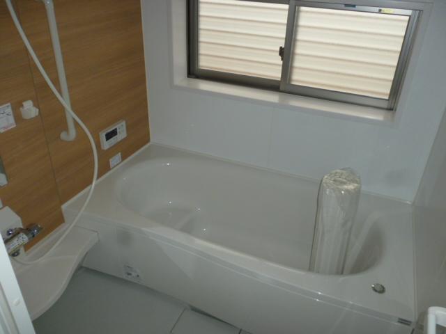 Bathroom. 1 tsubo or more of spacious bus! !