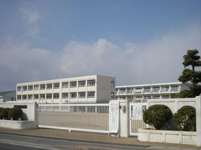 Primary school. Tenma to elementary school 900m