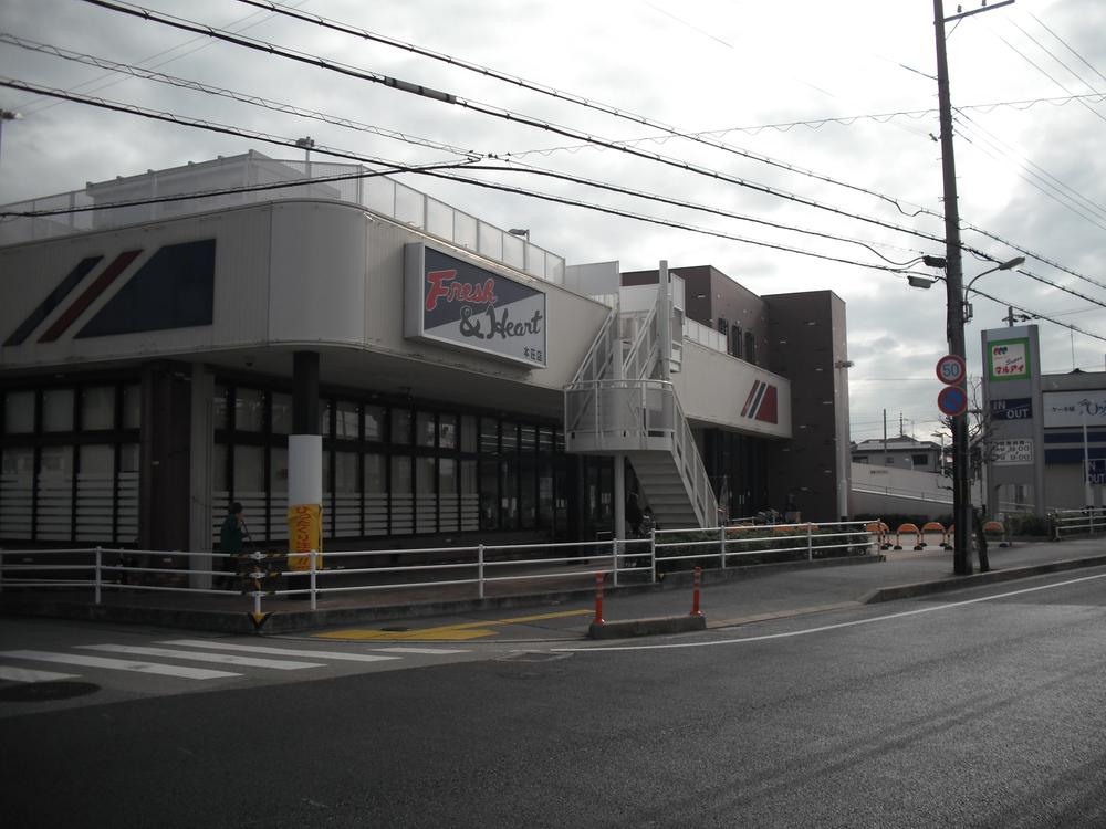 Supermarket. So about 780m to 780m Maruay to Maruay Shopping Convenience