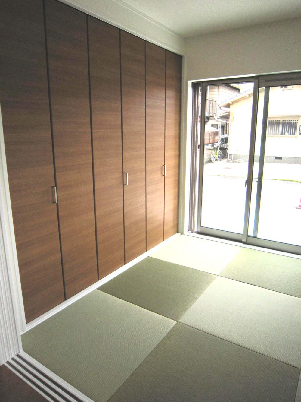 Other introspection. Japanese style room