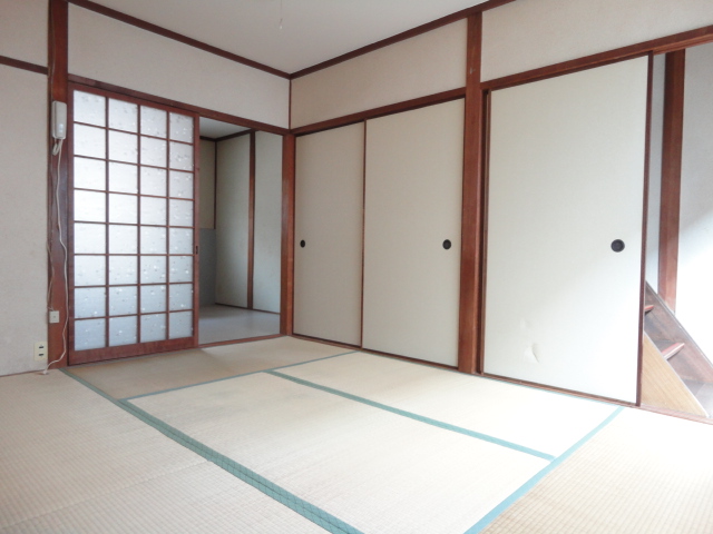 Living and room. First floor Japanese-style room 6 quires!
