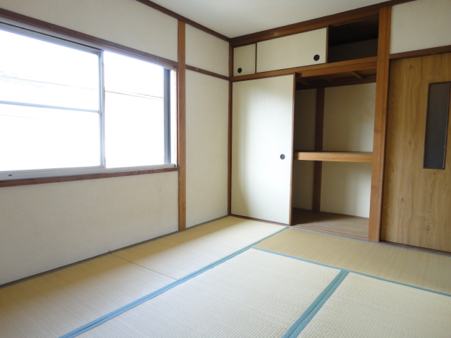 Other room space. The second floor is a Japanese-style room 6 quires!