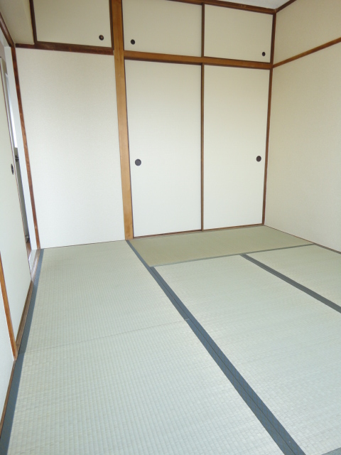 Other room space. 6 Pledge is a Japanese-style room!