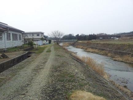 Local photos, including front road. When I am over the can you bridge see in the photo back, There is a "company PA" in about a 4-minute walk! Convenience stores and food ・ In the dog run hotel, What go out how to use the high-speed bus