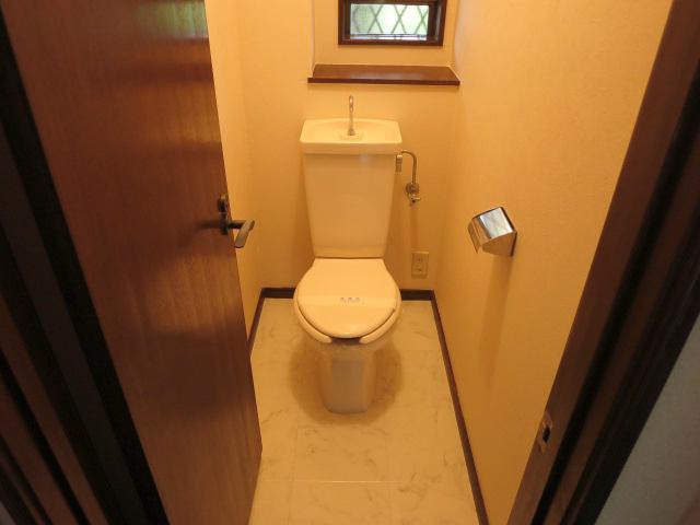 Toilet. First floor toilet