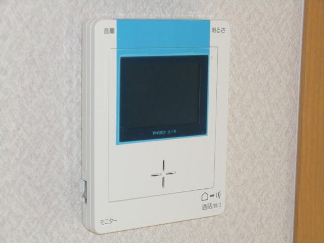 Security equipment. Sudden visitor and crime prevention to safe color monitor intercom! 